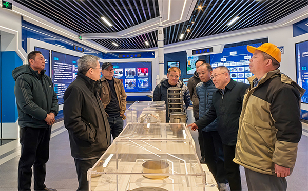 材料基因工程专家谢建新院士莅临顶立科技考察 (1).jpg 材料基因工程专家谢建新院士莅临顶立科技考察 (1).jpg